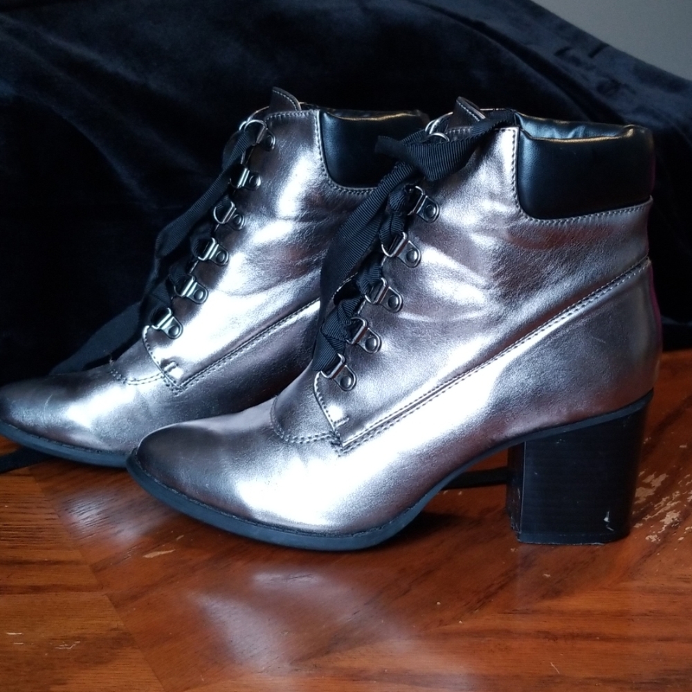 Yoki "Eboni" Pewter Metallic lace up hiker boot